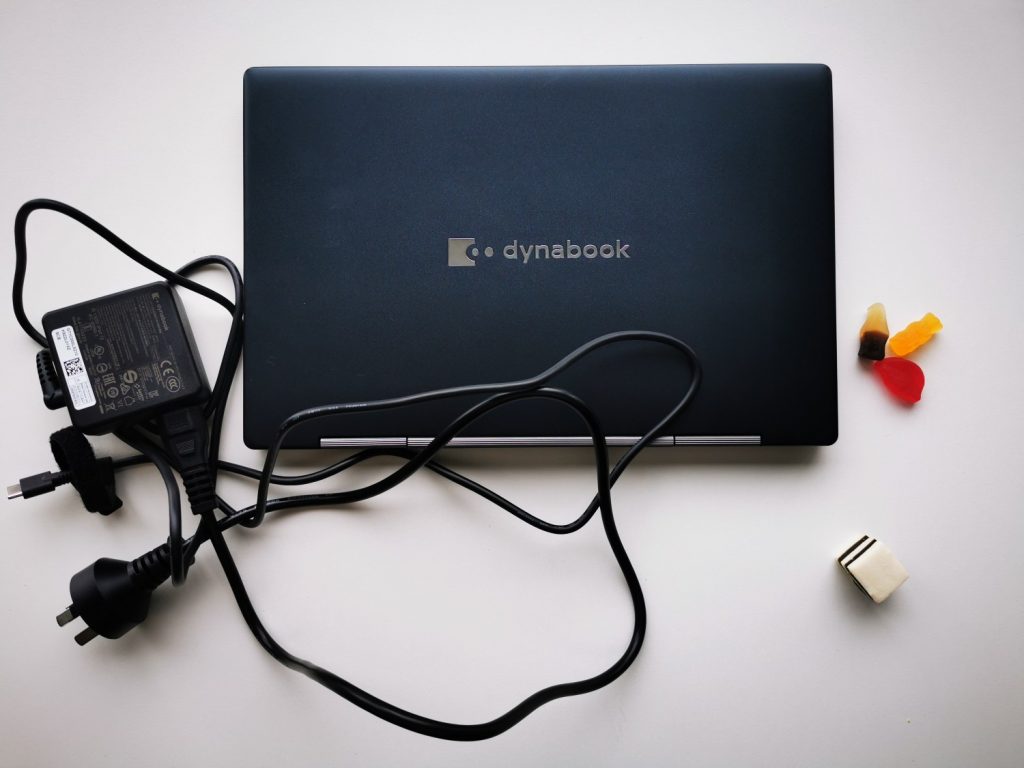 Dynabook Portege X30W-J 2-in-1 plug