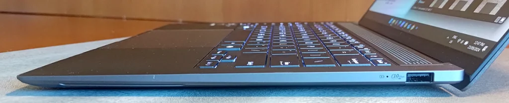 Asus Zenbook S 14 right side