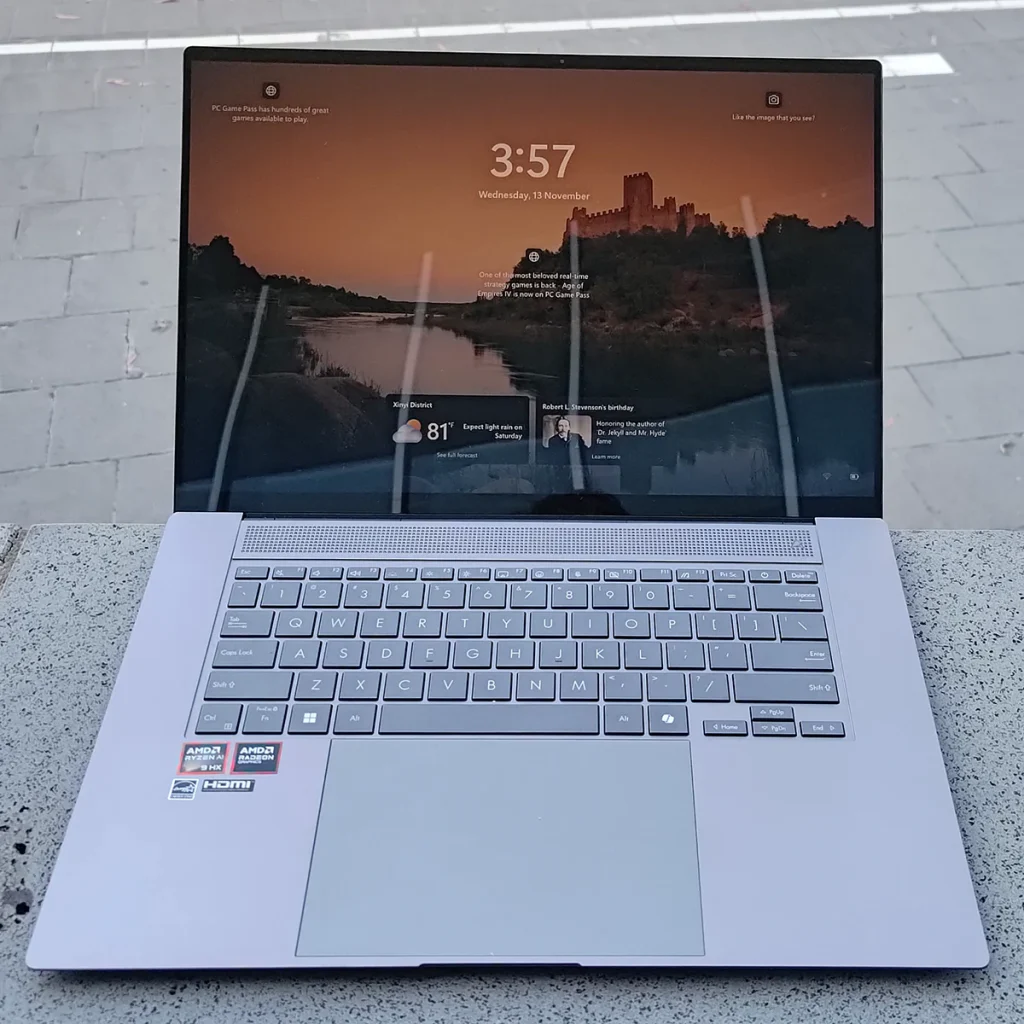 Asus Zenbook S 16 Front