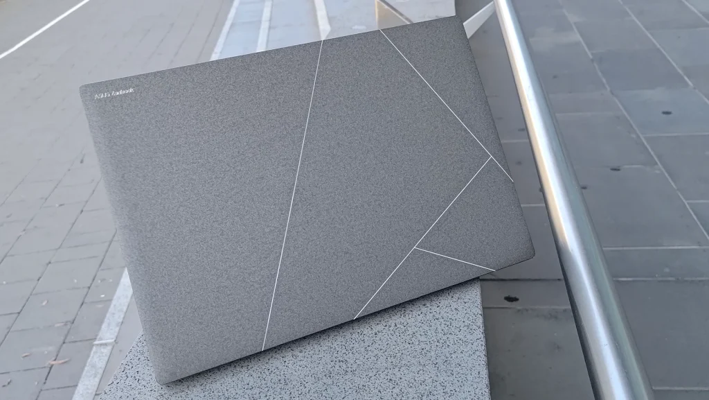 Asus Zenbook S 16 Lid