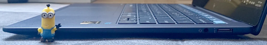 HP EliteBook Ultra G1q Right Side