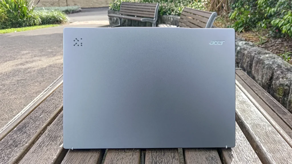 Acer Swift Go 14 Ai lid