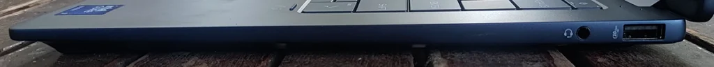 HP OmniBook X Flip 14 right side