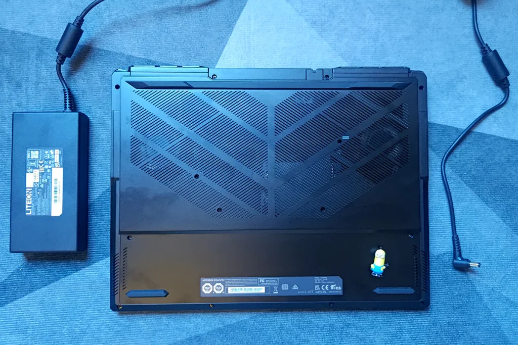 Pioneer DreamBook Power X56 RTX 5090 underside